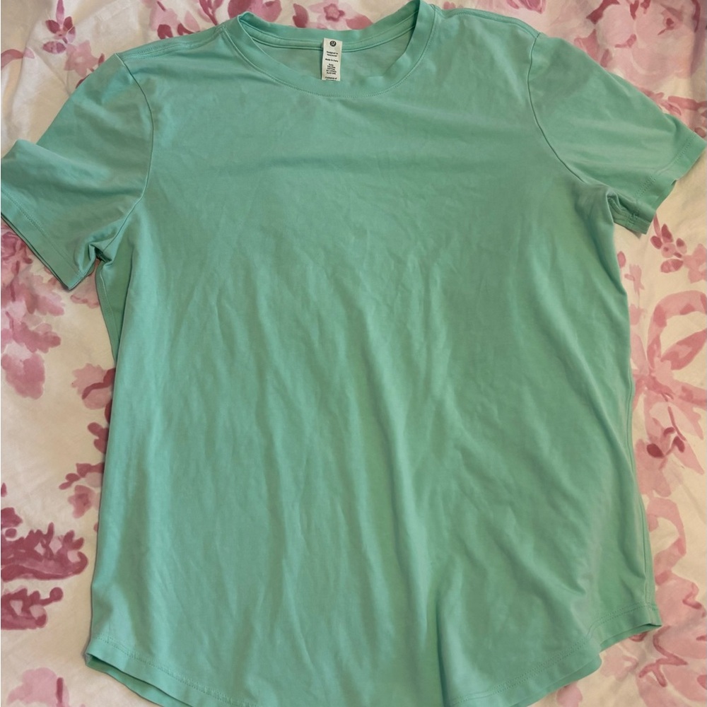 Lululemon T-Shirt